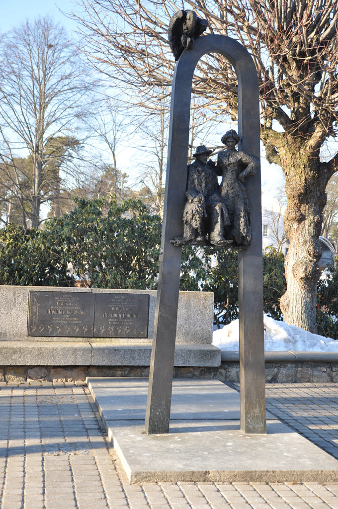 Памятник Яну Райнису с супругой в Юрмале