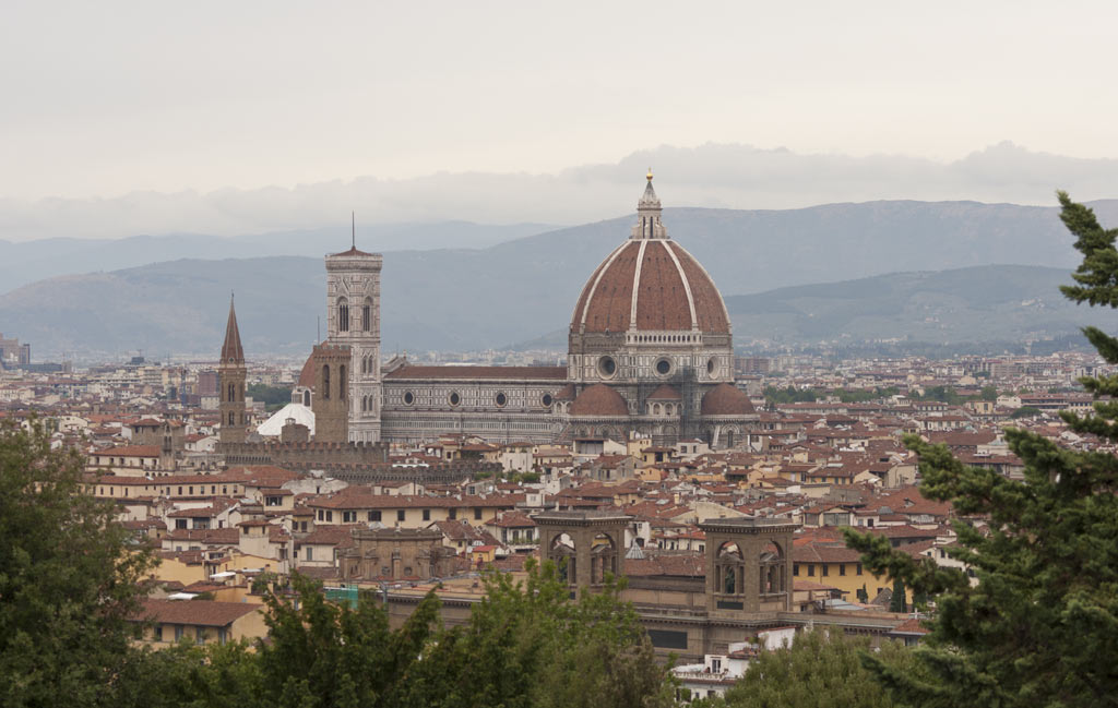 Вид с площади Микеланджело на Кафедральный Собор во Флоренции