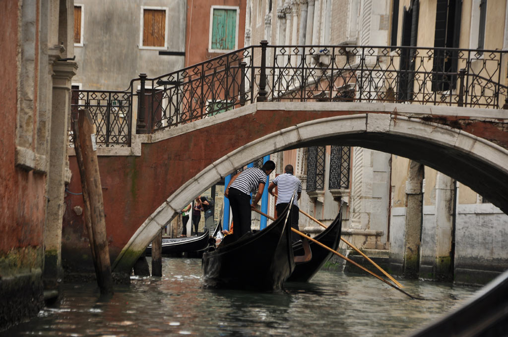 Гондольеры в Венеции