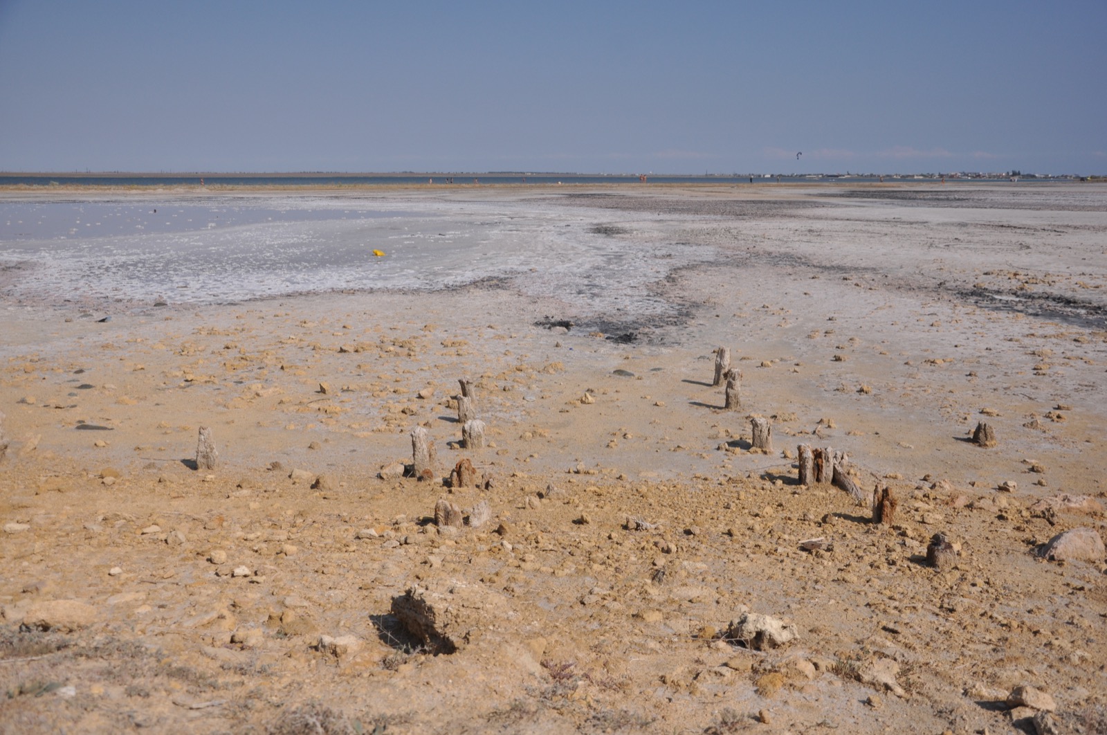 Пересохшее соляное озеро рядом с Казантипом
