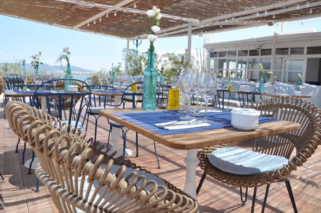 Уединенный ресторан на пляже Ибицы