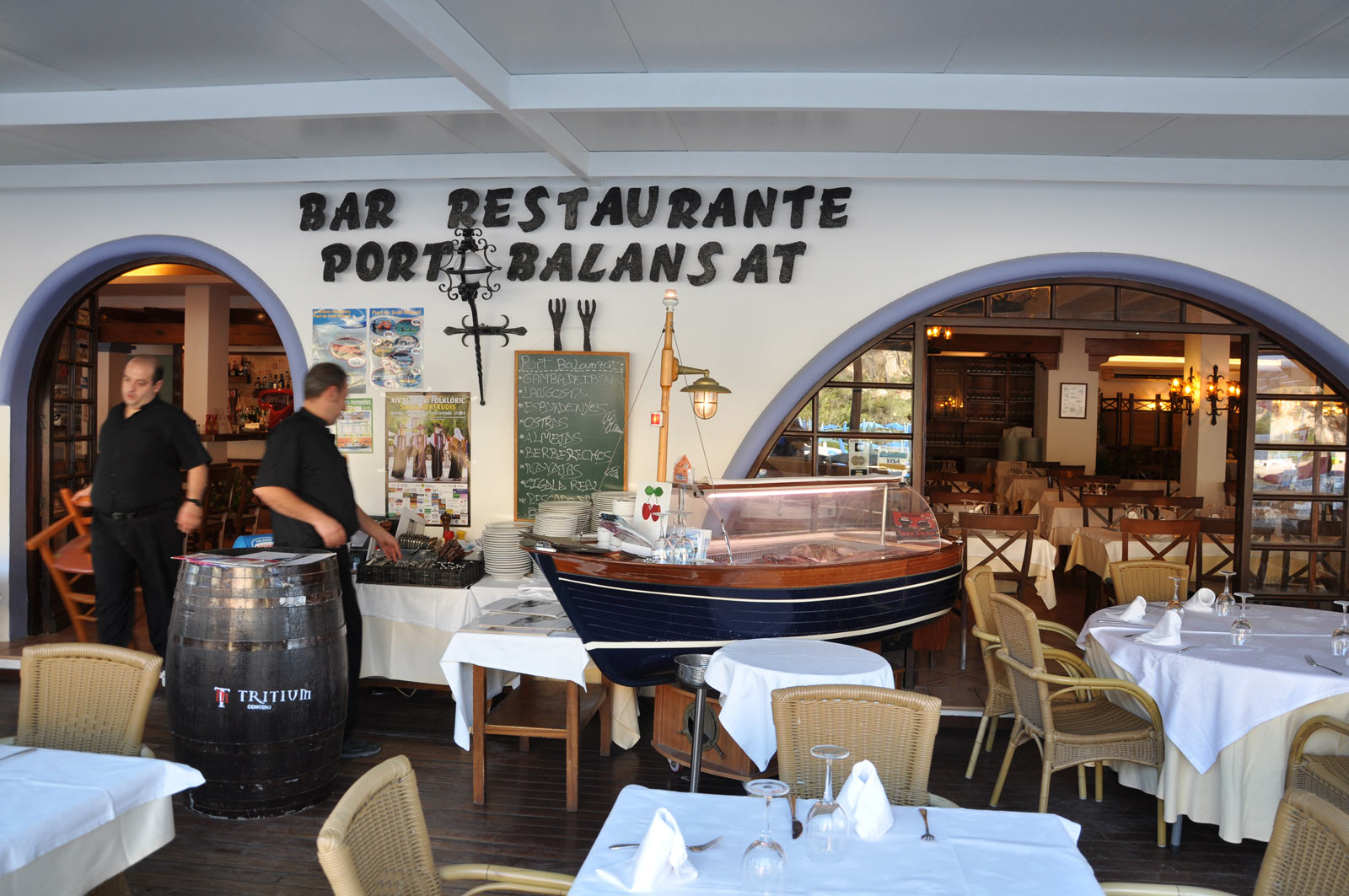 Ресторан рядом с пляжем Сан Мигель на севере Ибицы